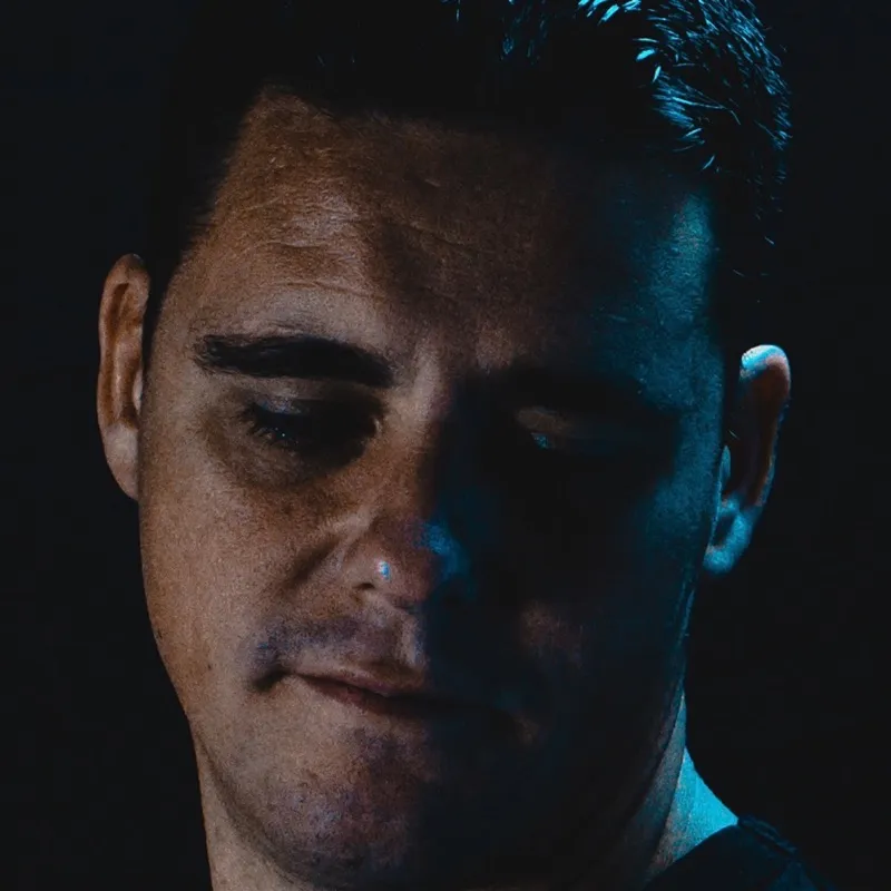 Daniel Dee artist portrait